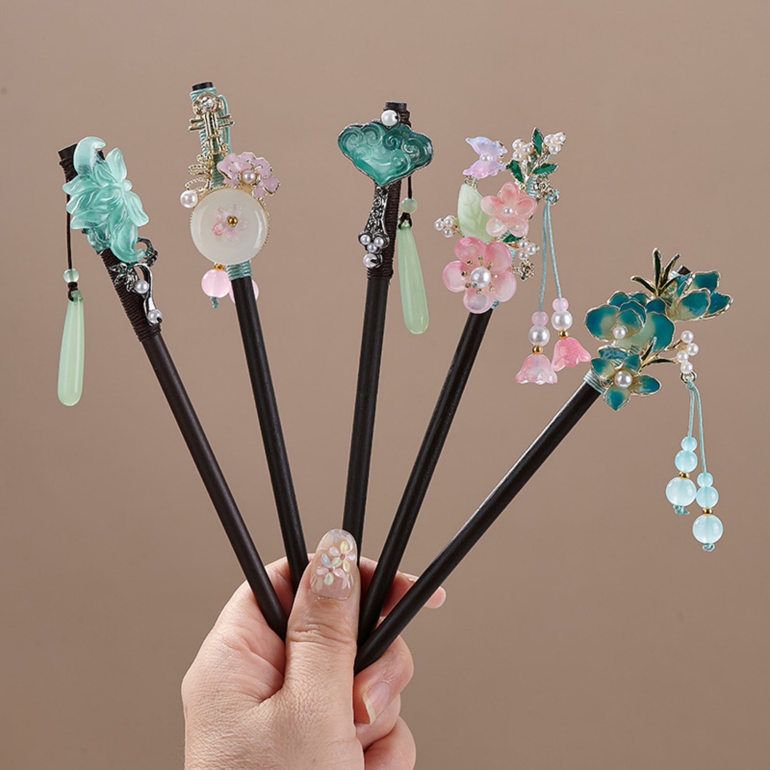 Supply Florist - กิ๊บติดผมลายดอกไม้สไตล์วินเทจสำหรับผู้หญิง ไม้ประดับผมลายดอกไม้สุดหรูหรา เครื่องประดับศีรษะสำหรับชุดฮั่นฝู เครื่องประดับผม
